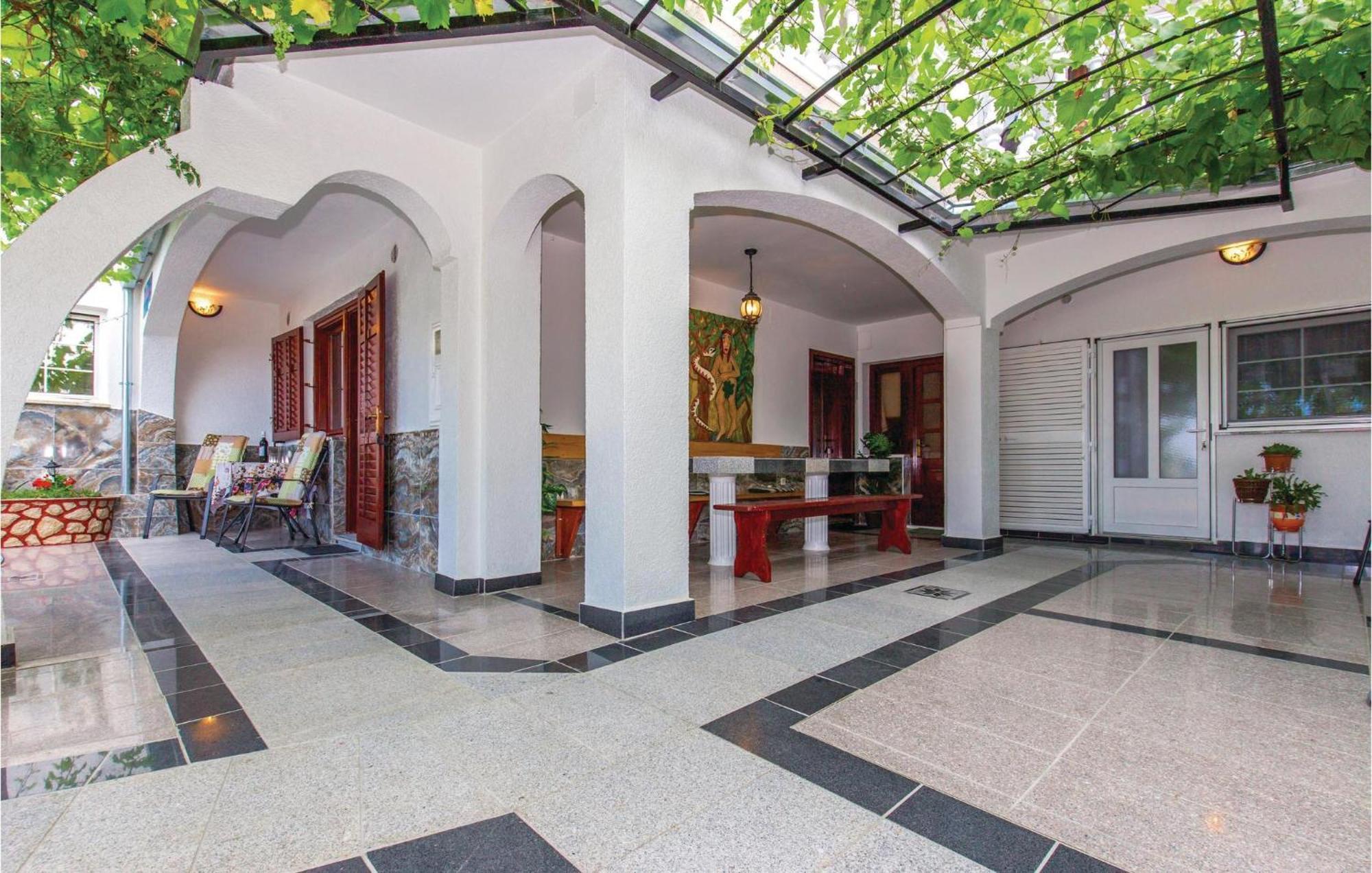 Stunning Apartment In Crikvenica With Kitchen Zewnętrze zdjęcie
