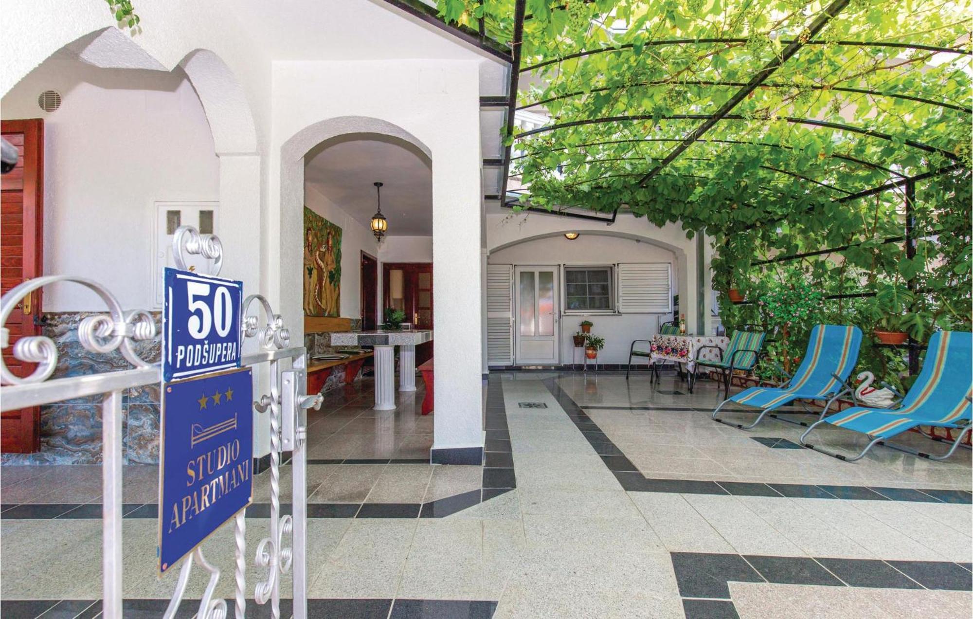Stunning Apartment In Crikvenica With Kitchen Zewnętrze zdjęcie