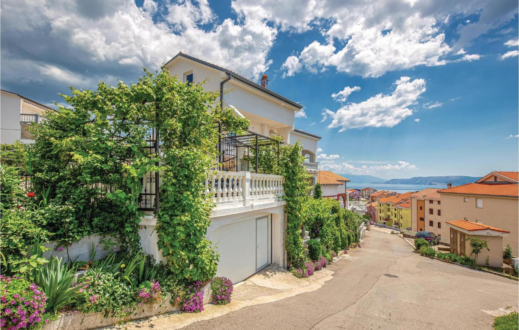 Stunning Apartment In Crikvenica With Kitchen Zewnętrze zdjęcie