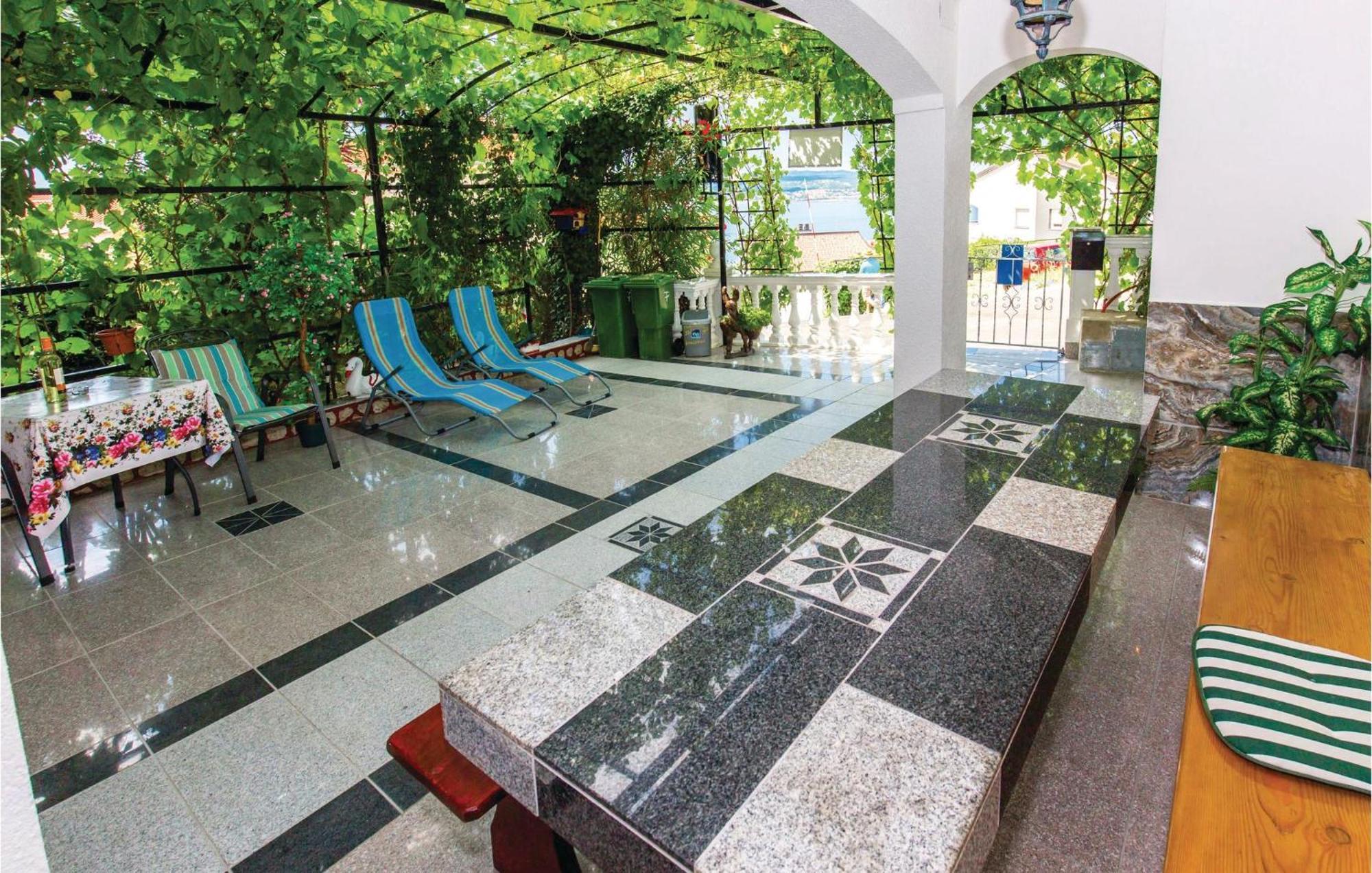 Stunning Apartment In Crikvenica With Kitchen Zewnętrze zdjęcie